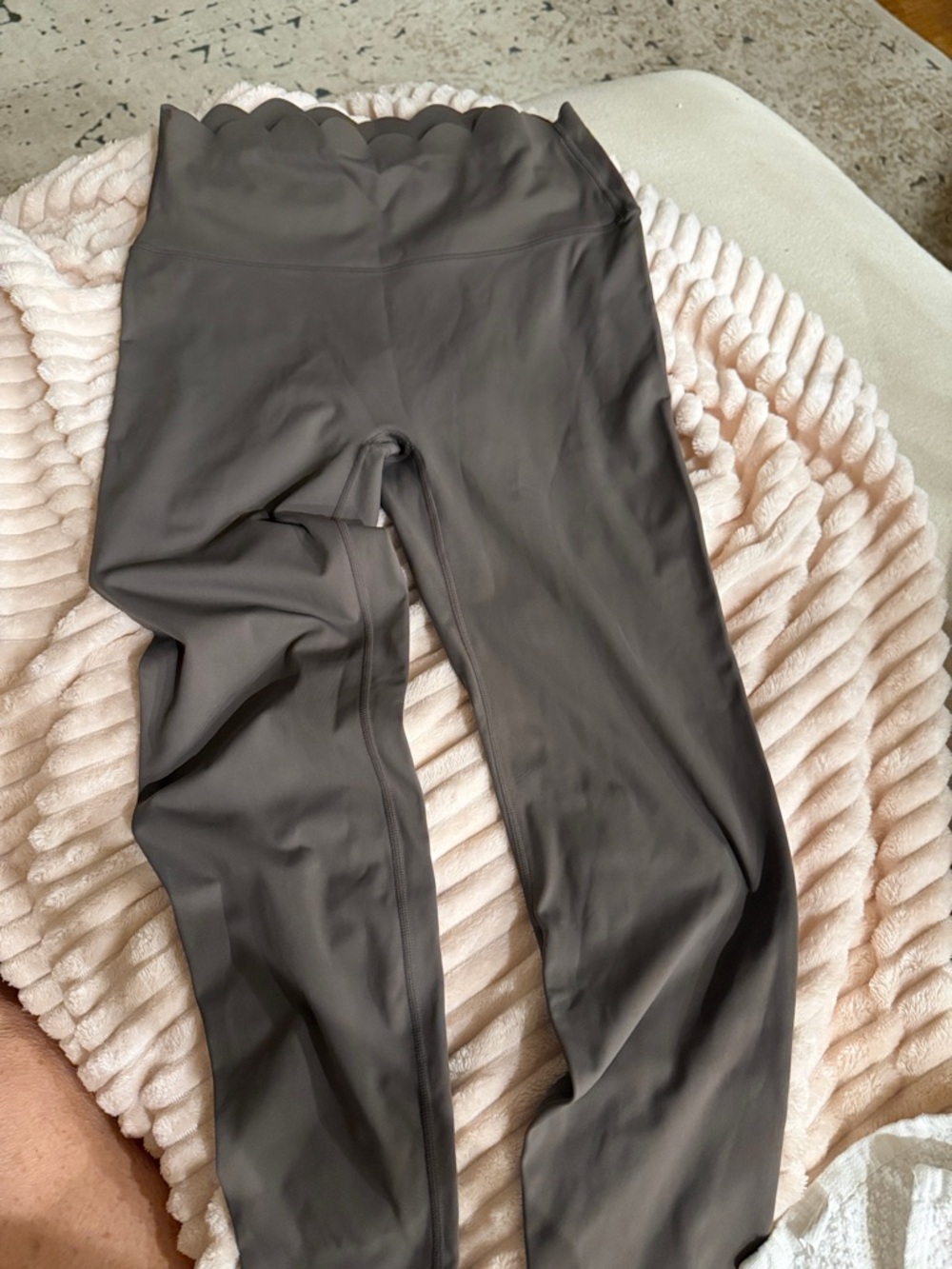 Lycra High-Rise Scallop-Waist Leggings in Taupe Gray